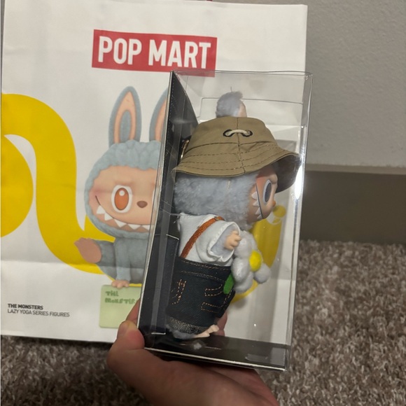 Labubu Fall In Wild - Picture 5 of 8